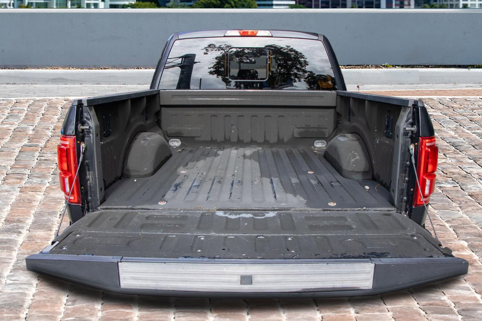 Used 2015 Ford F150 Lariat image 14