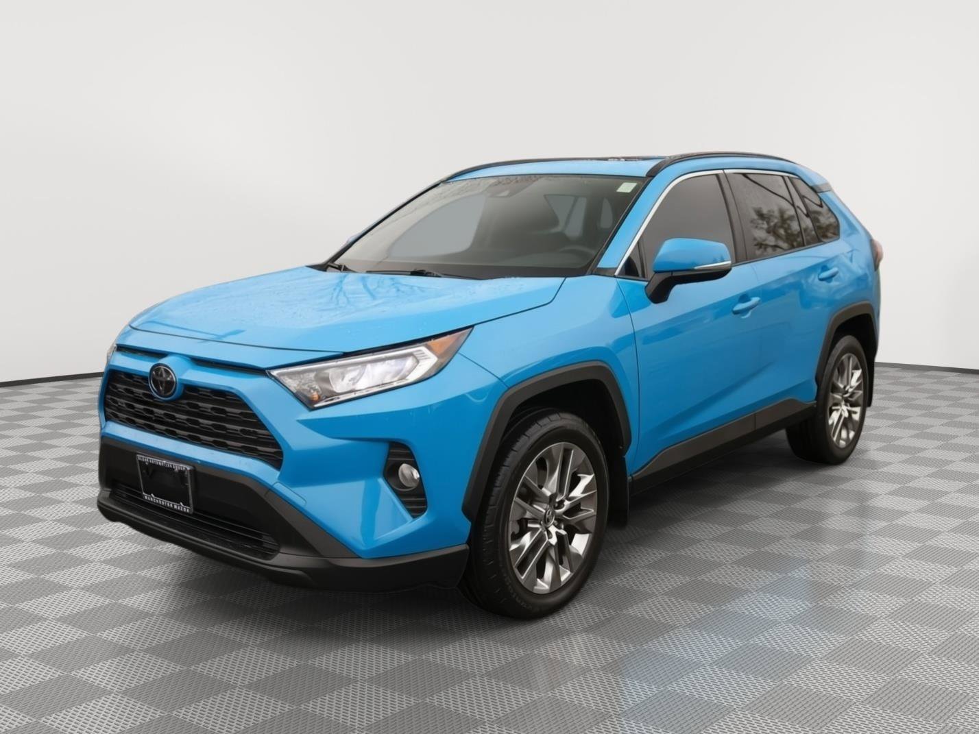Used 2019 Toyota RAV4 XLE Premium w/ Cold Weather Package AWD/4WD image 18