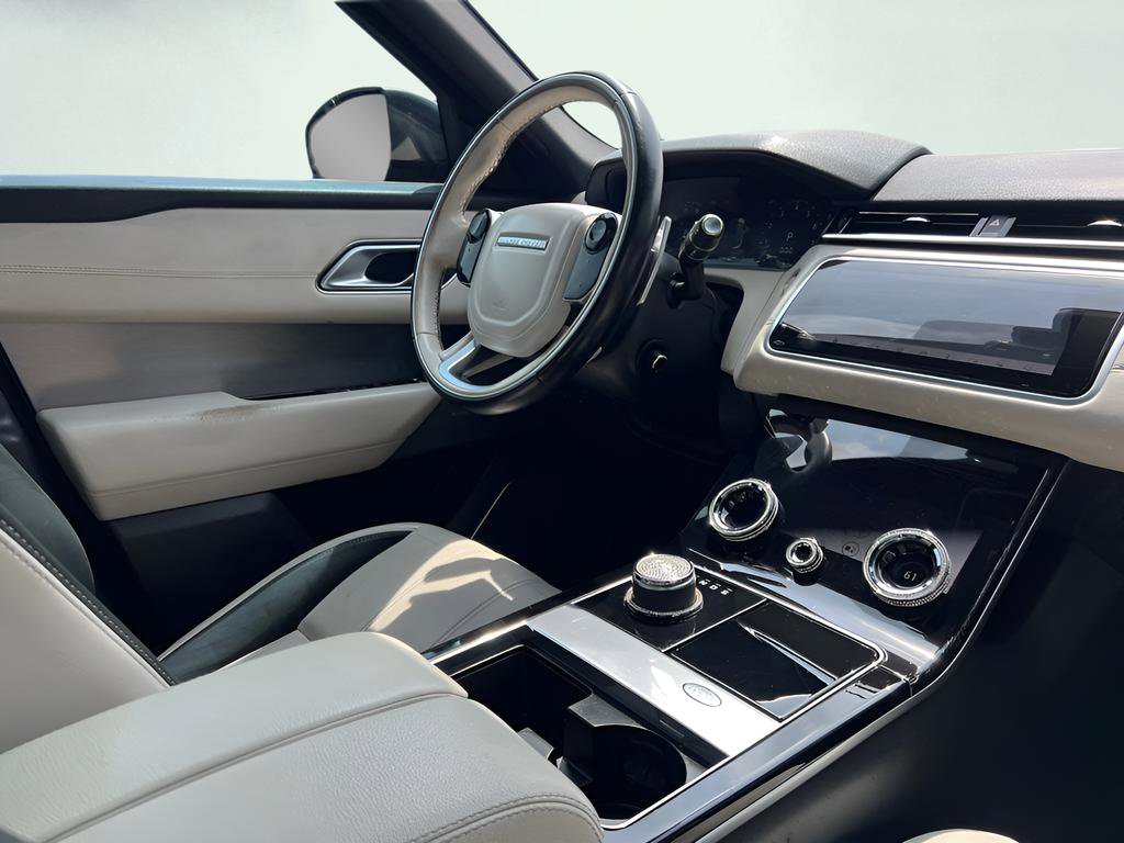 Used 2019 Land Rover Range Rover Velar R-Dynamic SE image 32