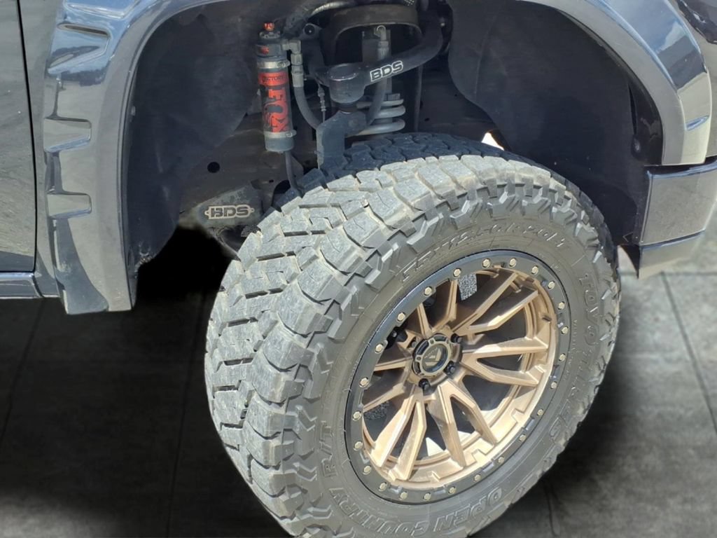 Used 2023 GMC Sierra 1500 AT4 w/ Technology Package AWD/4WD image 3