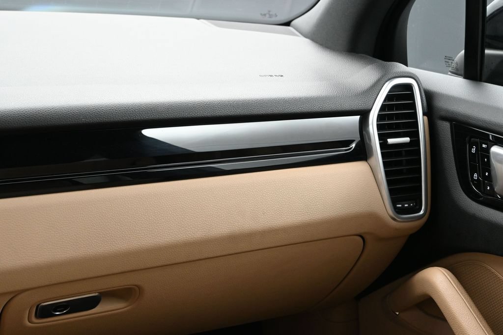 Certified 2019 Porsche Cayenne AWD/4WD image 22