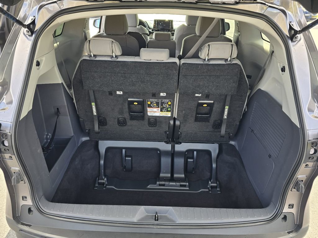 Used 2024 Toyota Sienna LE image 25