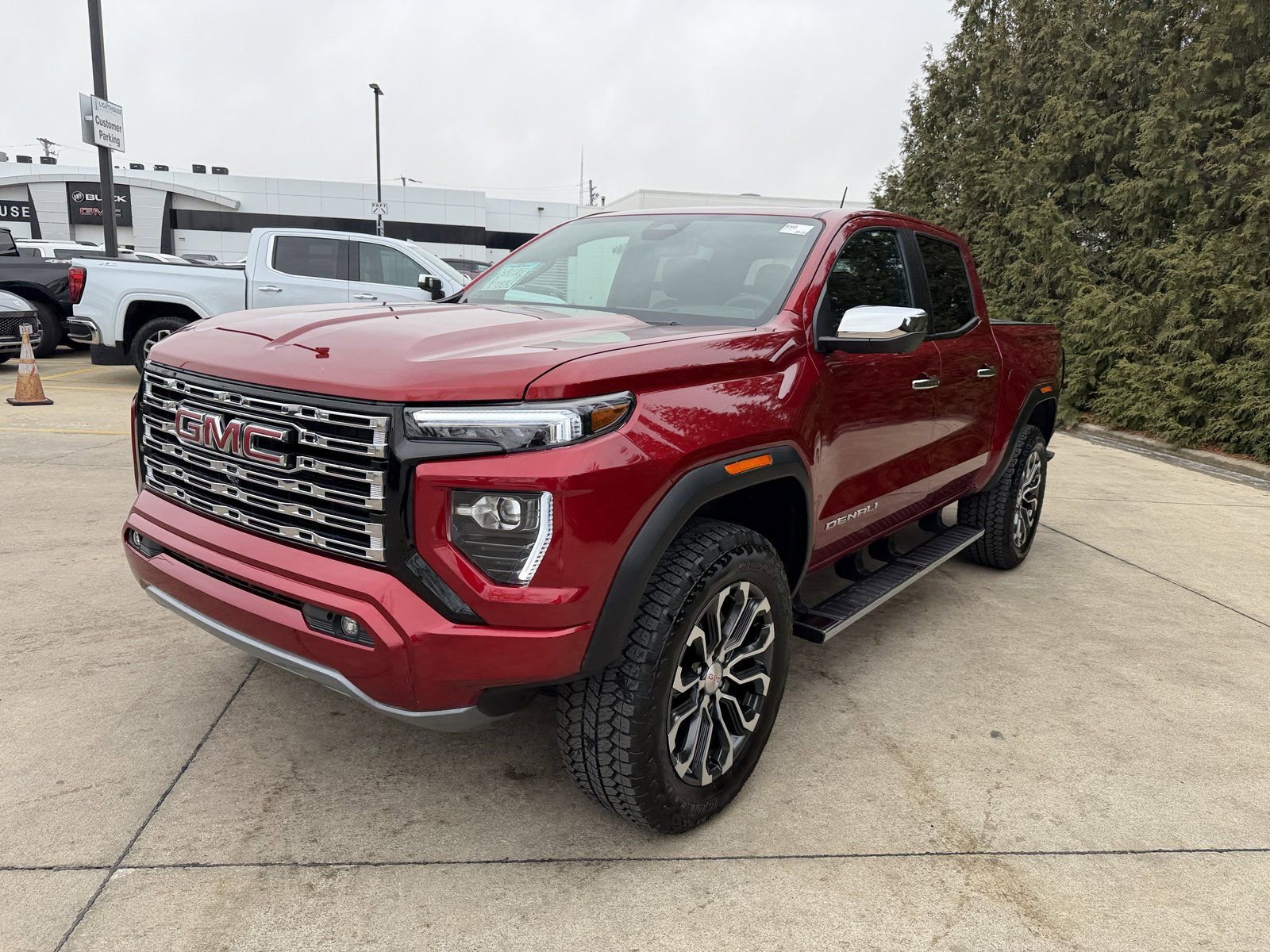 Used 2025 GMC Canyon Denali image 7