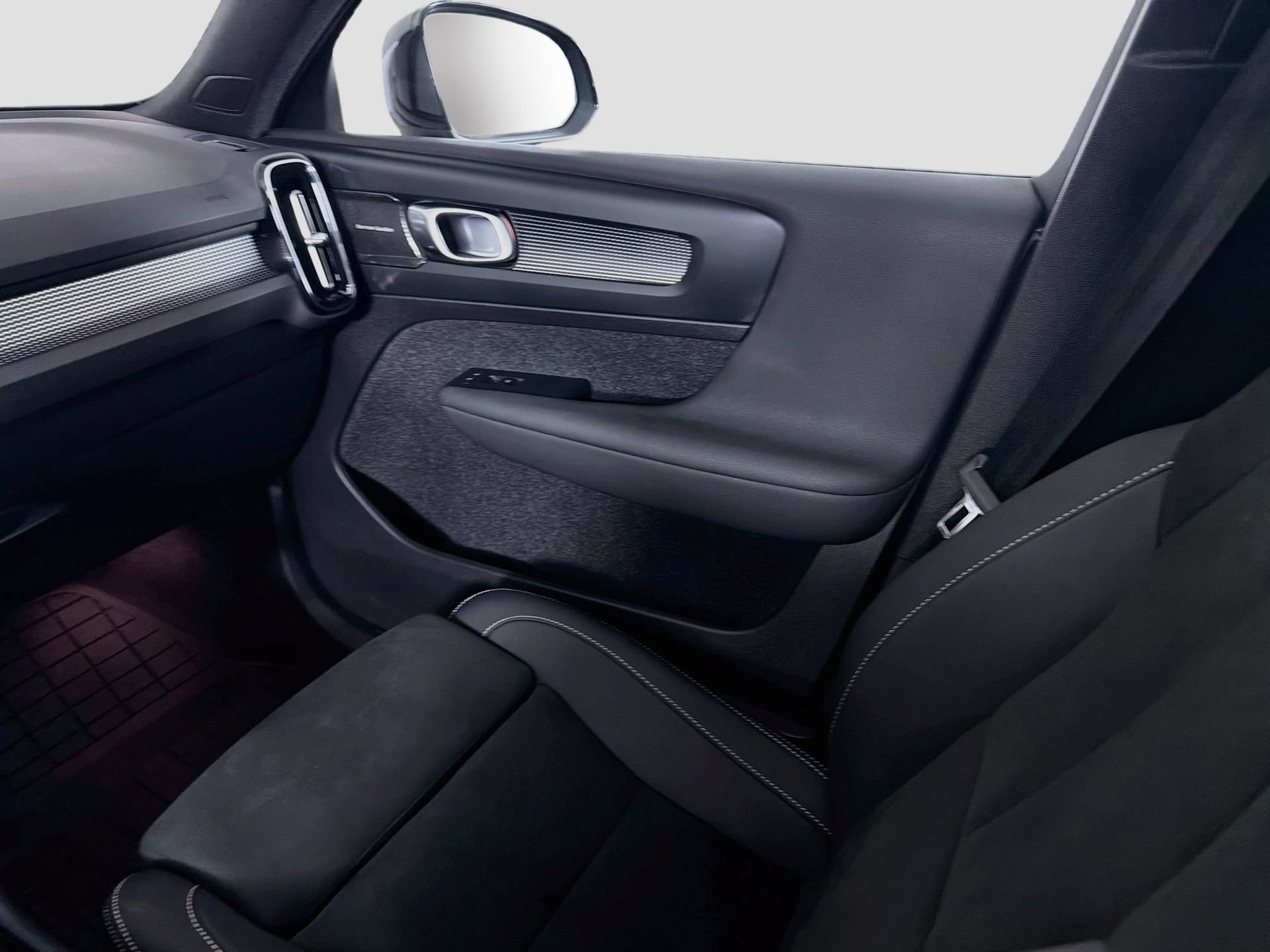 Certified 2023 Volvo XC40 B5 Ultimate w/ Protection Package Premier AWD/4WD image 25