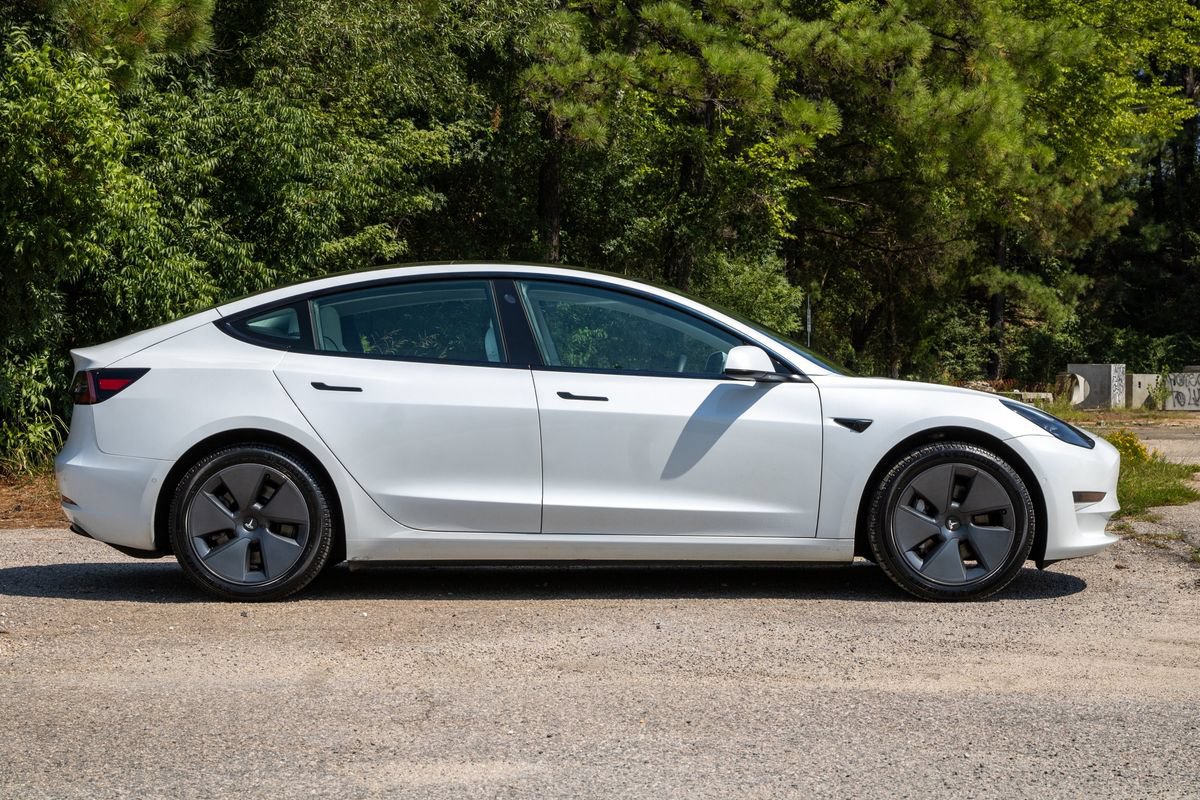 Used 2022 Tesla Model 3 Long Range AWD/4WD image 4
