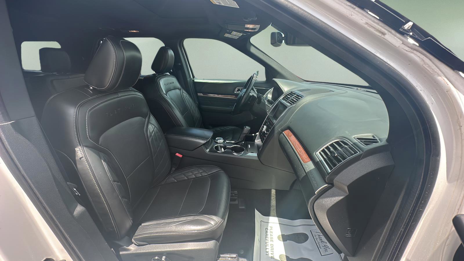 Used 2018 Ford Explorer Platinum AWD/4WD image 16