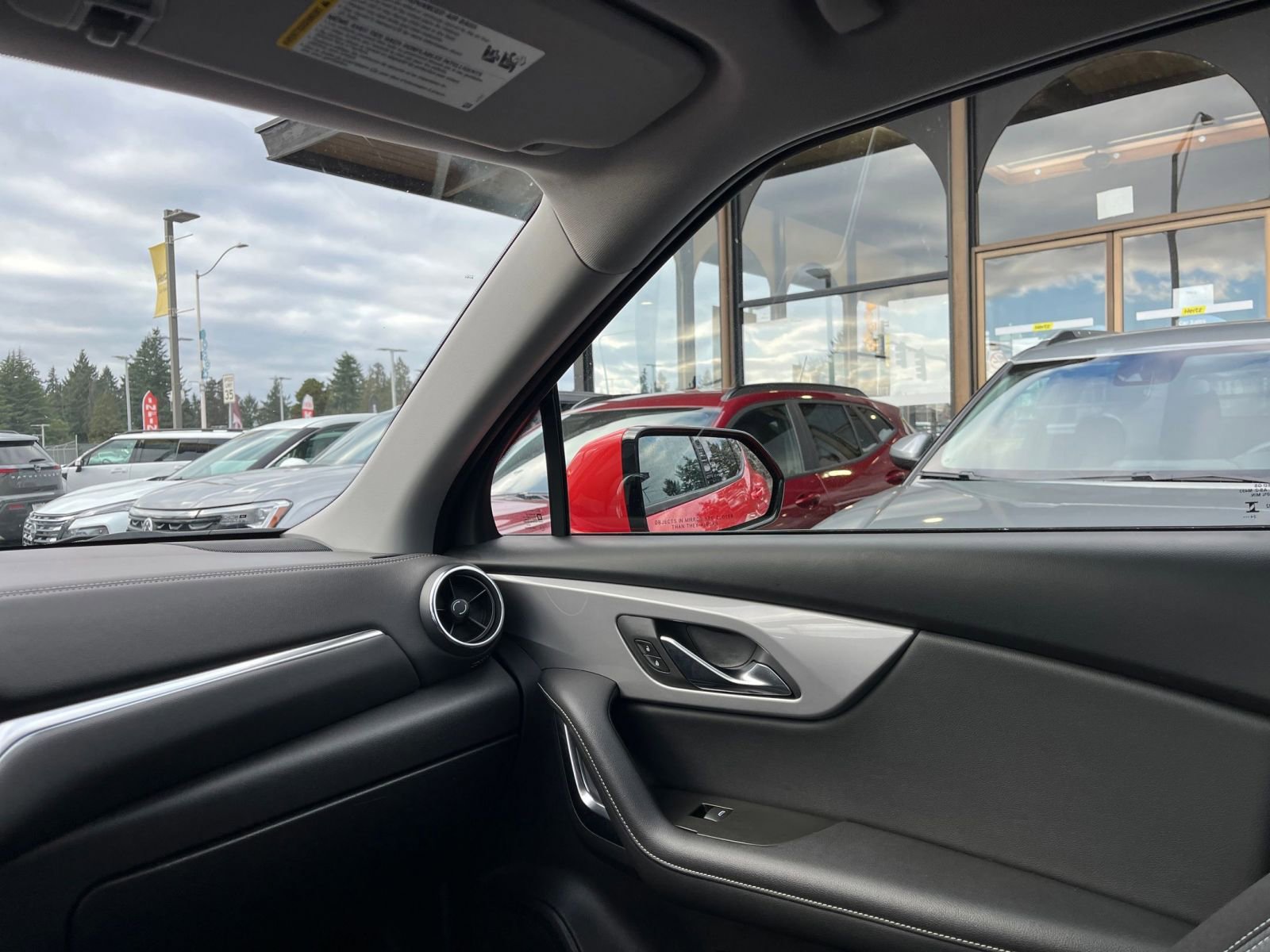 Used 2025 Chevrolet Blazer LT image 36