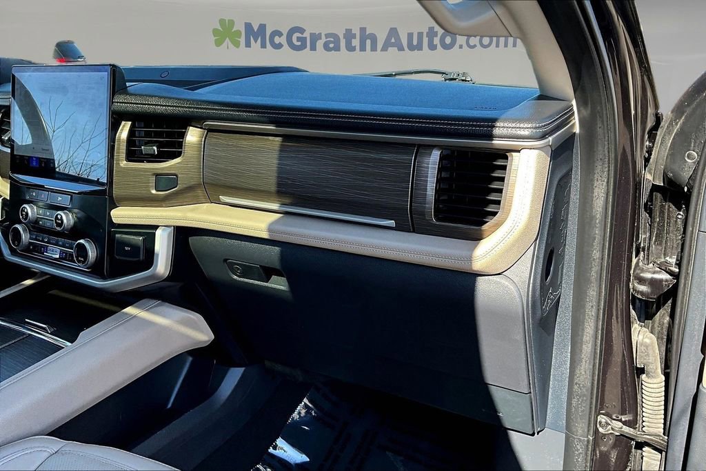 Used 2024 Ford Expedition Limited image 27
