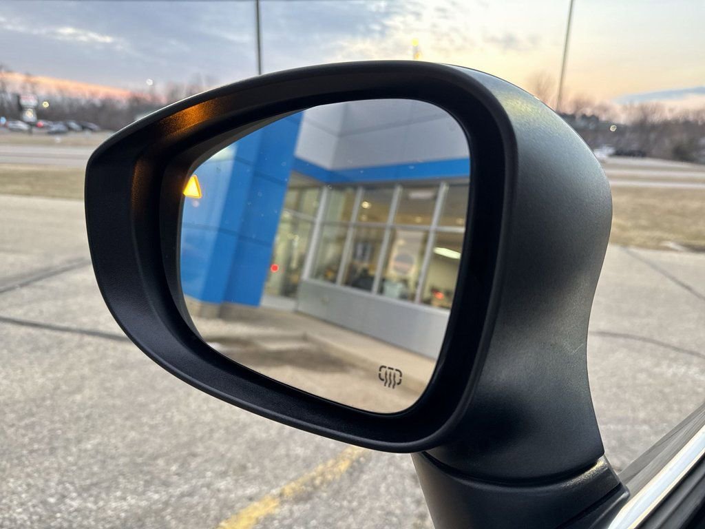 Used 2023 Chrysler Pacifica Touring-L image 30