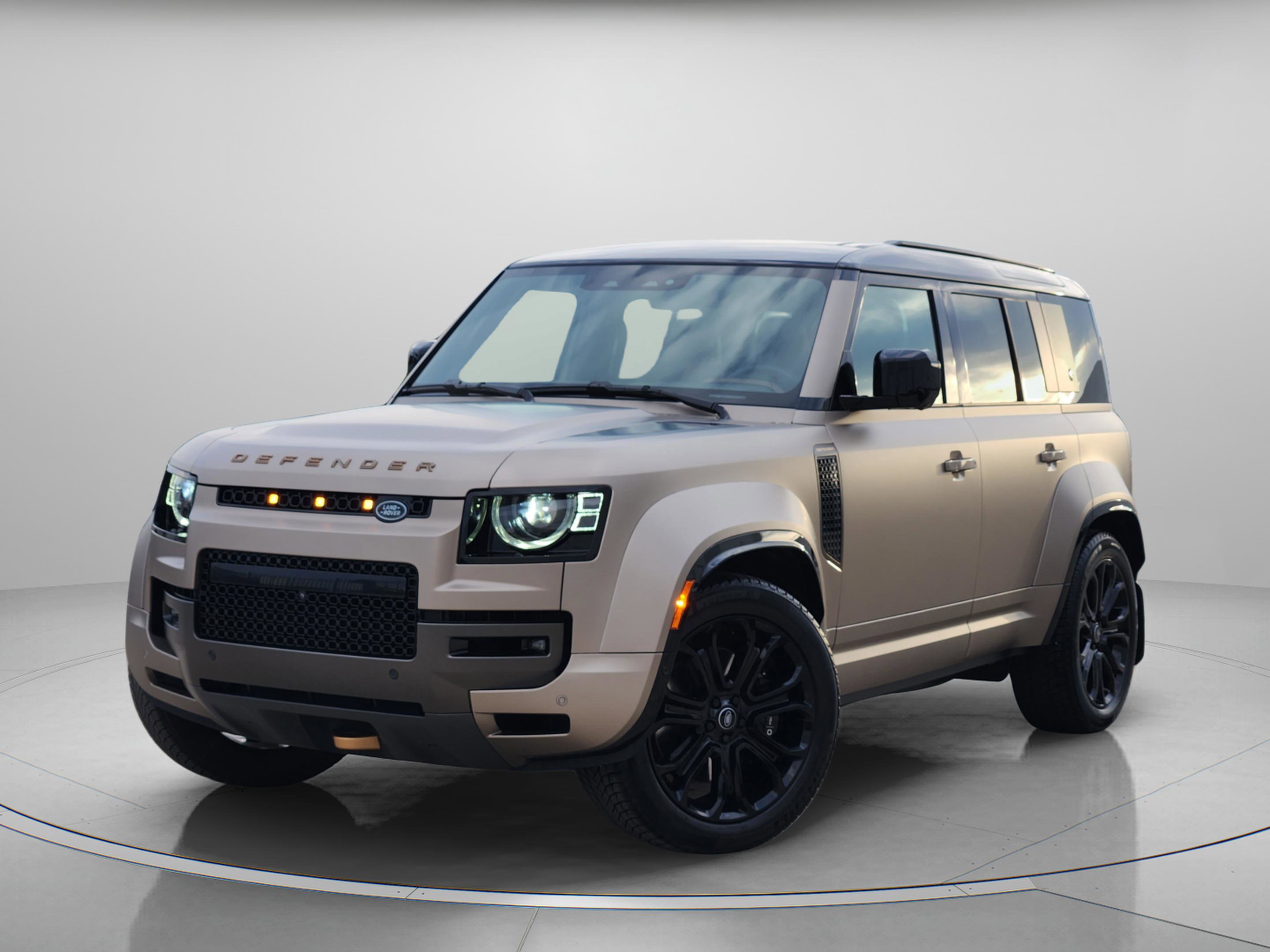 Used 2025 Land Rover Defender 110 image 1