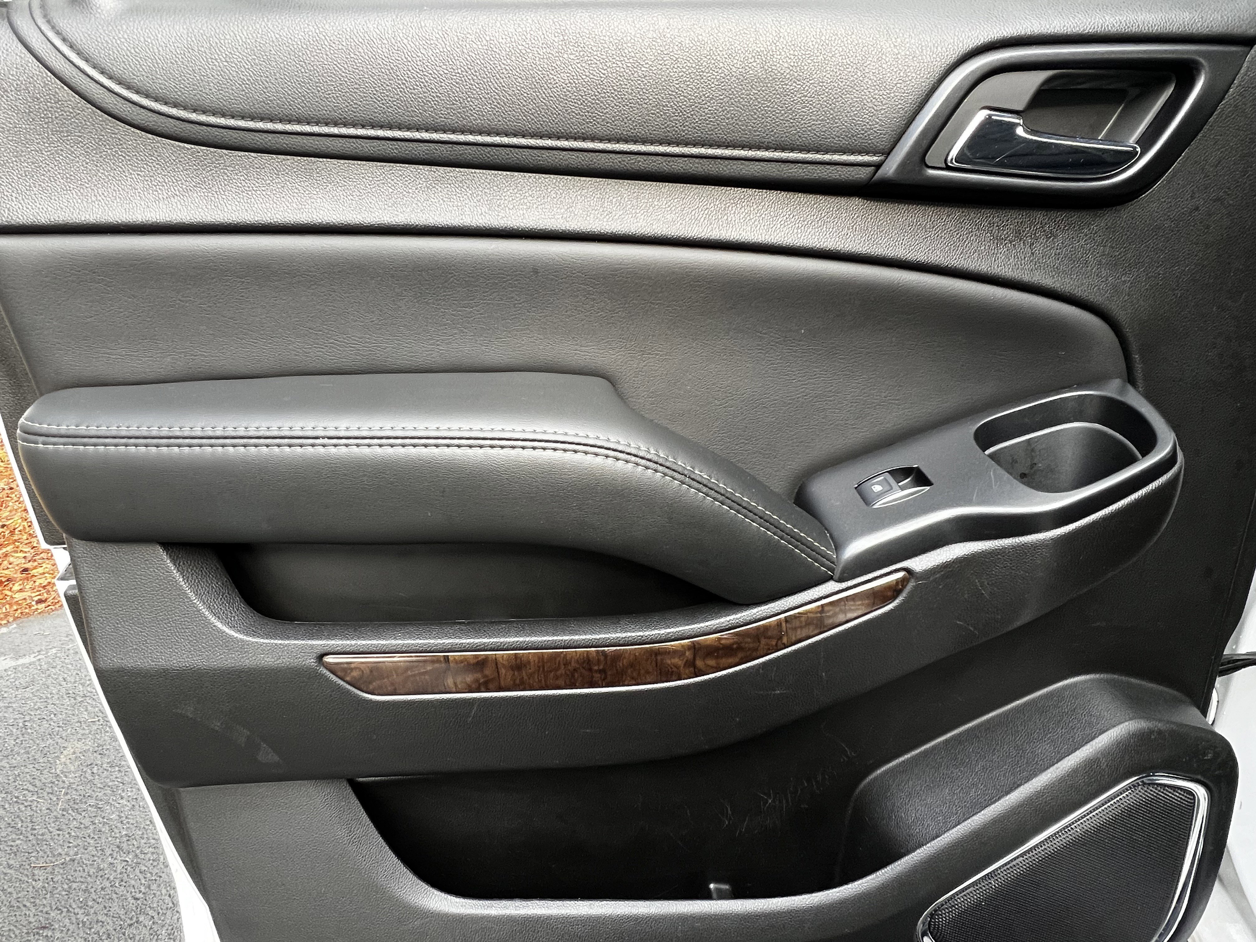 Used 2018 Chevrolet Suburban LT image 32