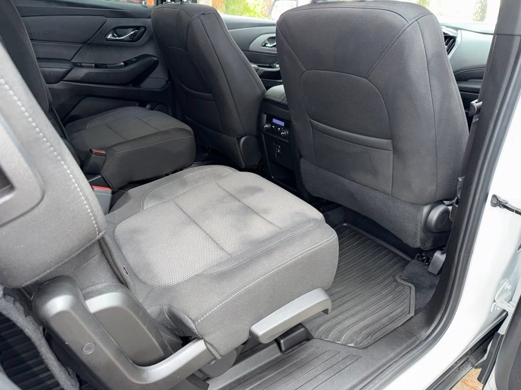 Used 2023 Chevrolet Traverse LT FWD image 24