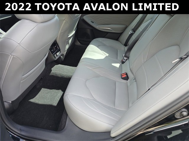 Used 2022 Toyota Avalon Limited image 17