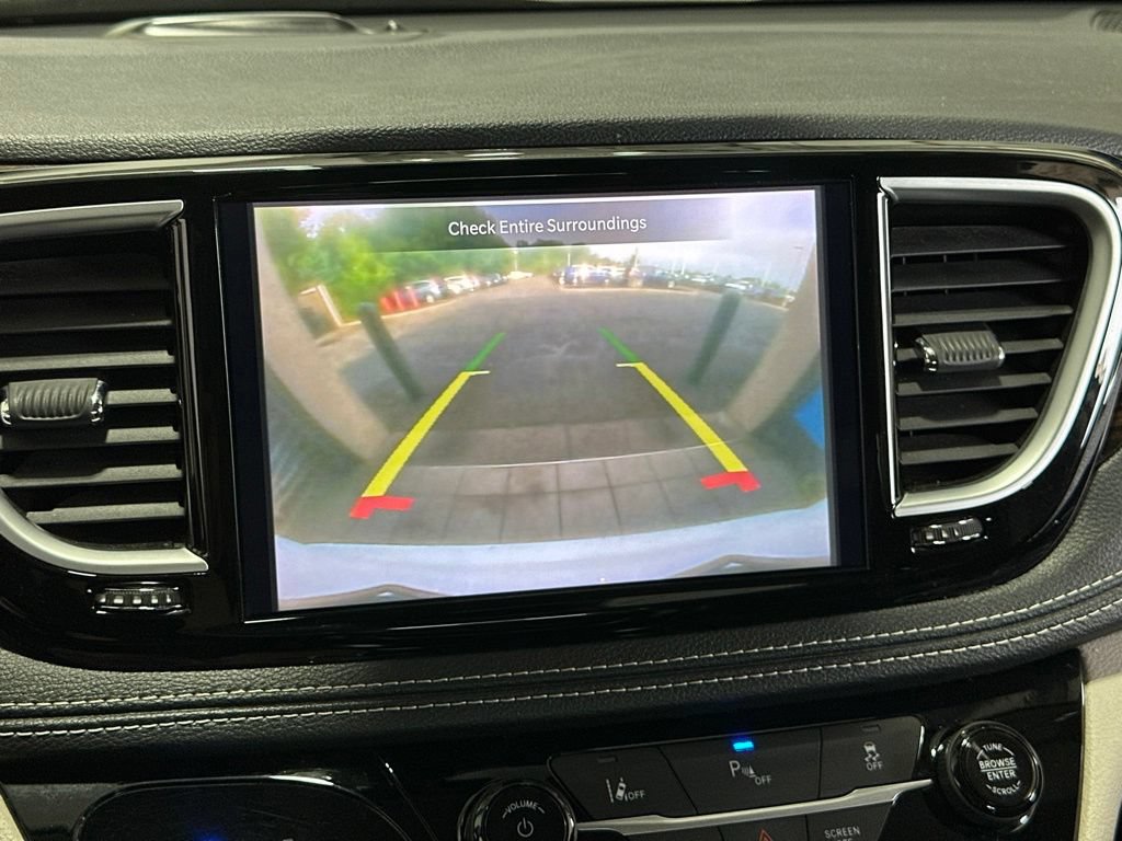 Used 2023 Chrysler Pacifica Limited FWD image 7
