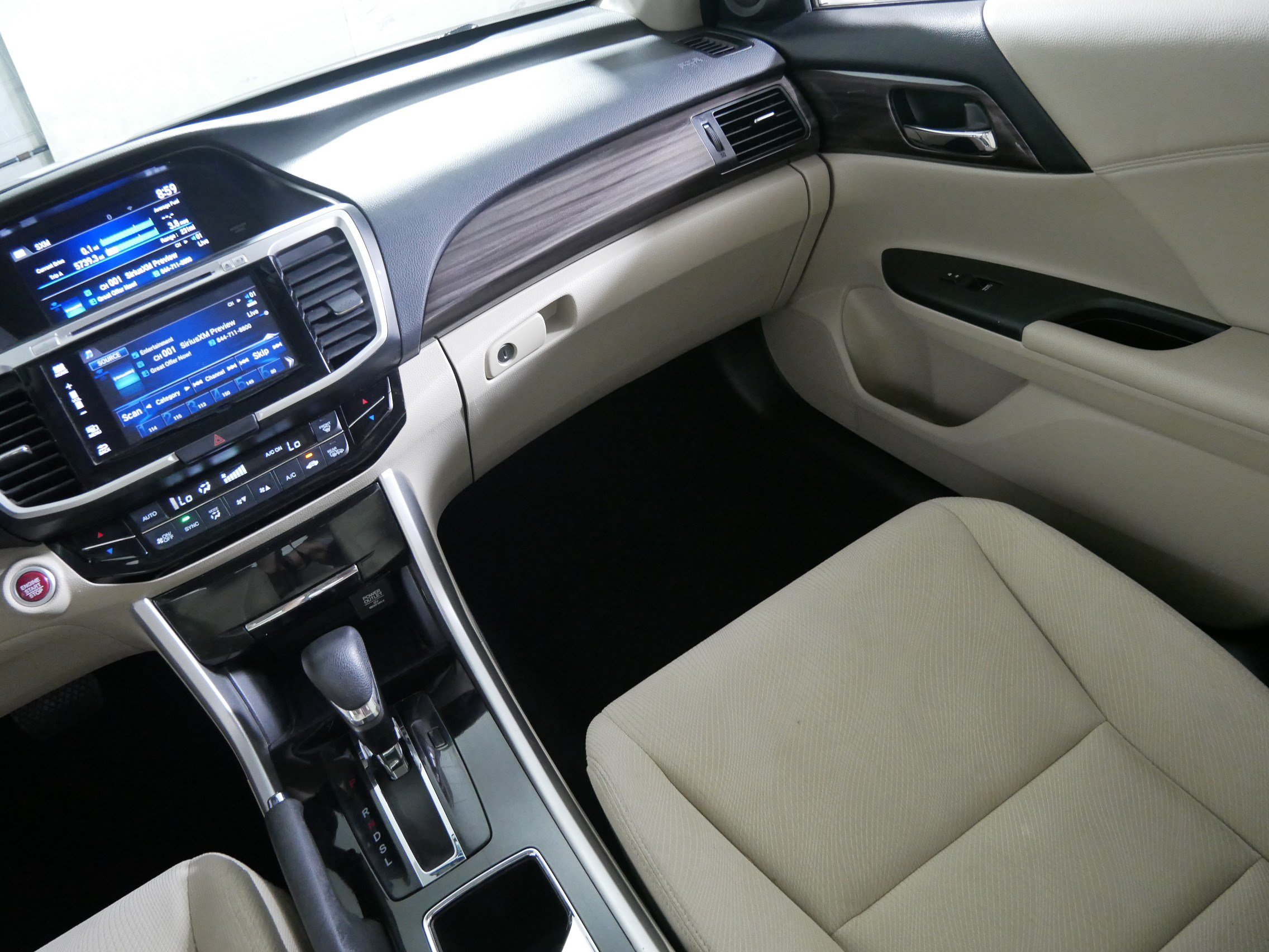 Used 2017 Honda Accord EX image 11