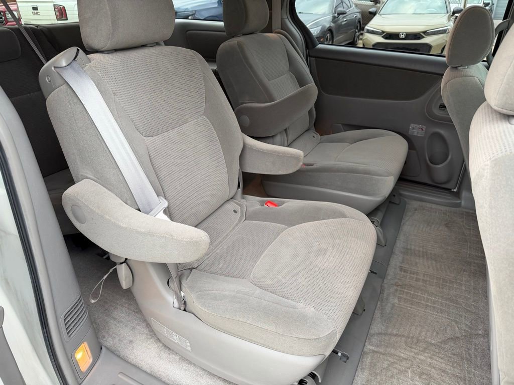 Used 2005 Toyota Sienna LE image 34