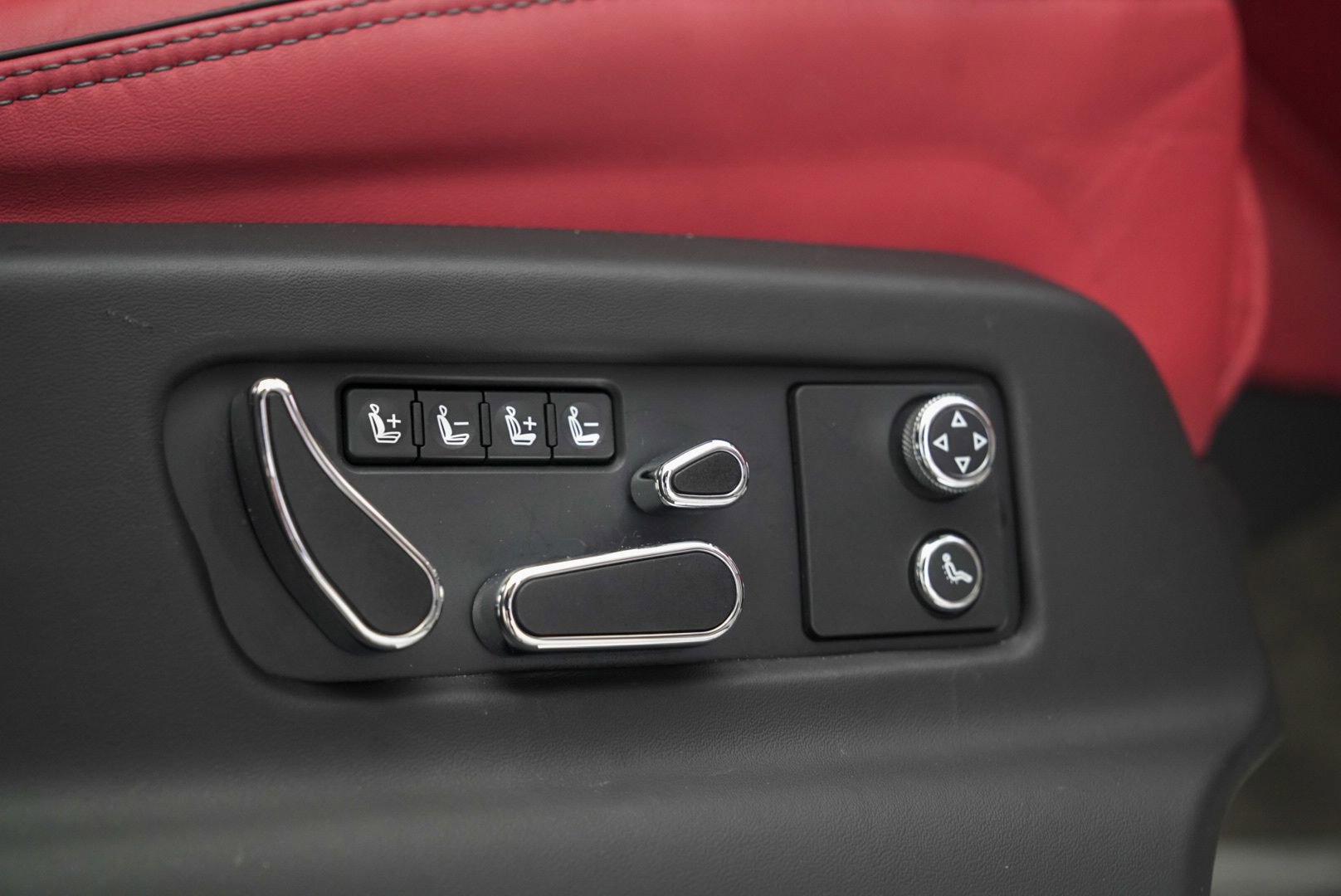 Used 2022 Bentley Bentayga image 59