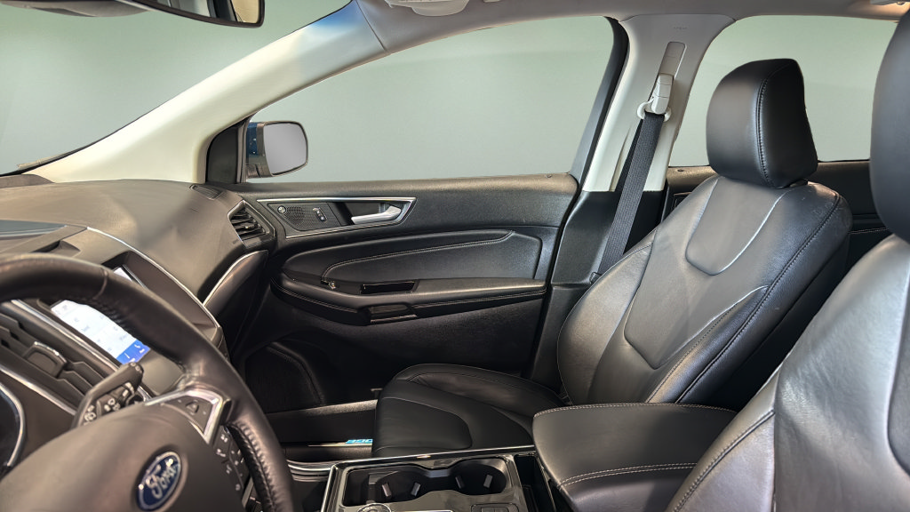 Used 2020 Ford Edge Titanium AWD/4WD image 22