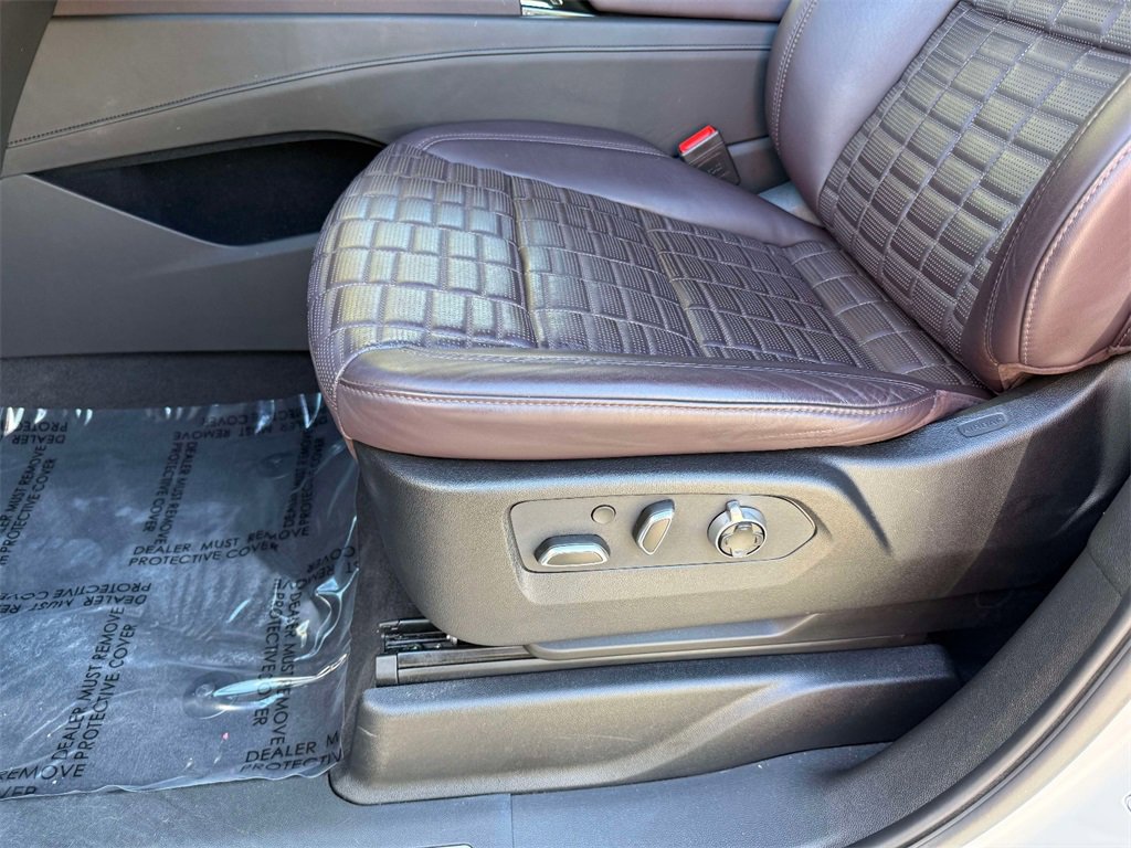 Used 2024 Cadillac Escalade ESV Sport Platinum w/ LPO, ONYX Package image 3