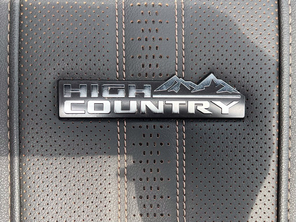 Used 2025 Chevrolet Silverado 2500 High Country w/ Technology Package AWD/4WD image 24