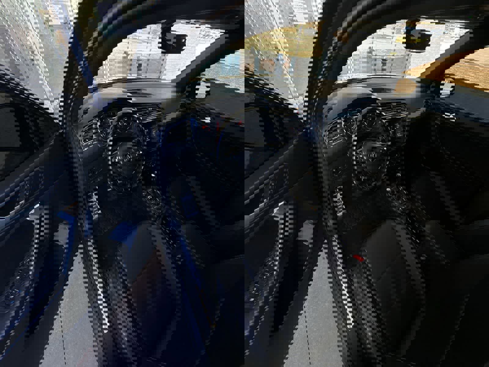 Used 2021 Volkswagen Tiguan SE R-Line w/ 2-Row Tiguan MDO Package image 10