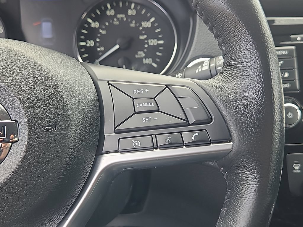 Used 2018 Nissan Rogue SV AWD/4WD image 14