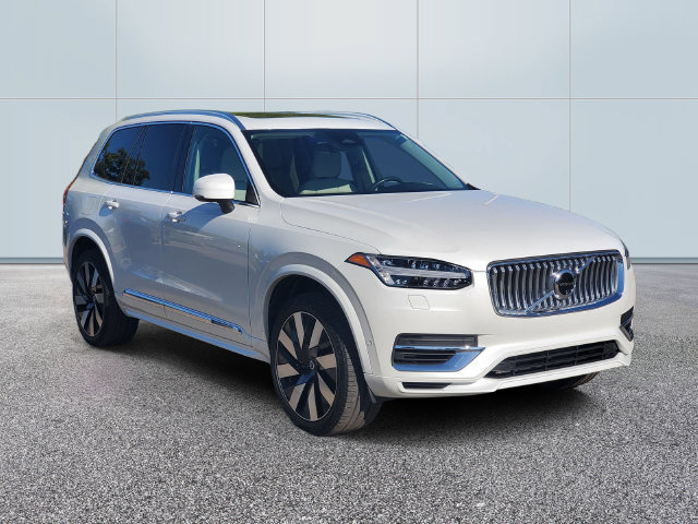 Used 2024 Volvo XC90 T8 Plus w/ Protection Package Premier AWD/4WD image 3