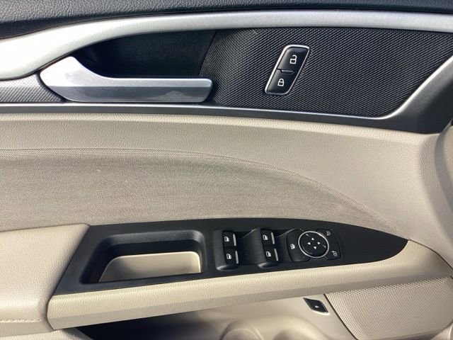 Used 2019 Ford Fusion SE image 11