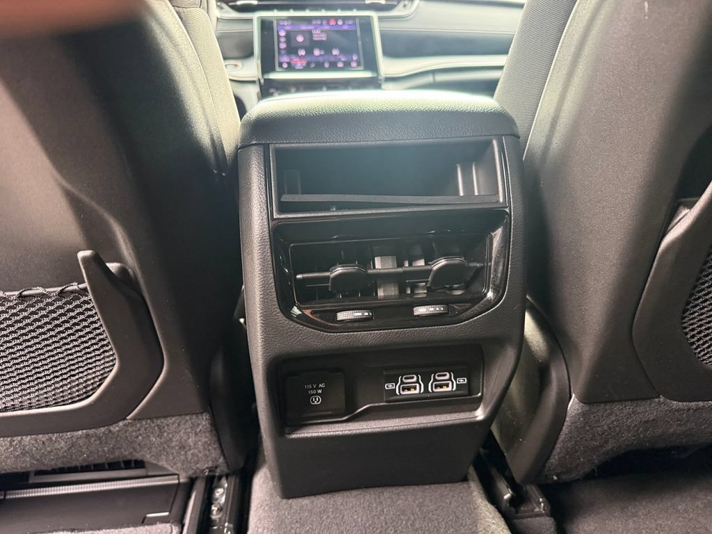 Used 2025 Jeep Grand Cherokee Altitude RWD image 28