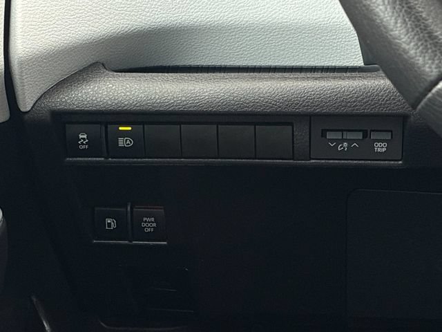 Used 2025 Toyota Sienna XLE FWD image 27