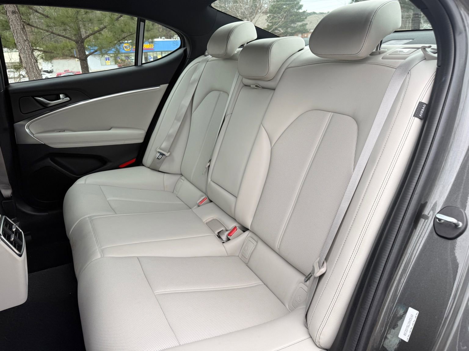 Used 2025 Genesis G70 2.5T image 37