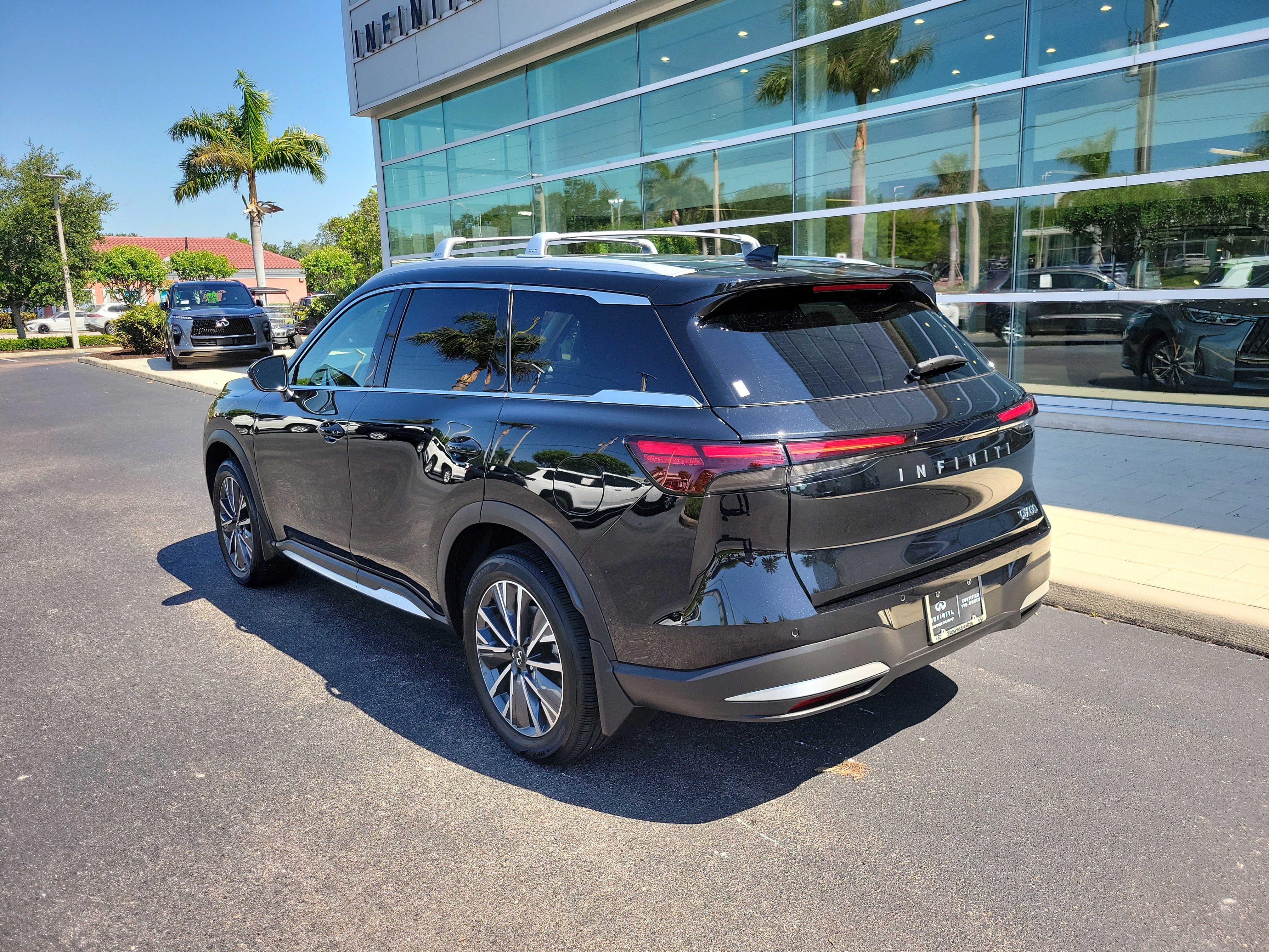 Certified 2026 INFINITI QX60 Luxe w/ Cargo Package image 6