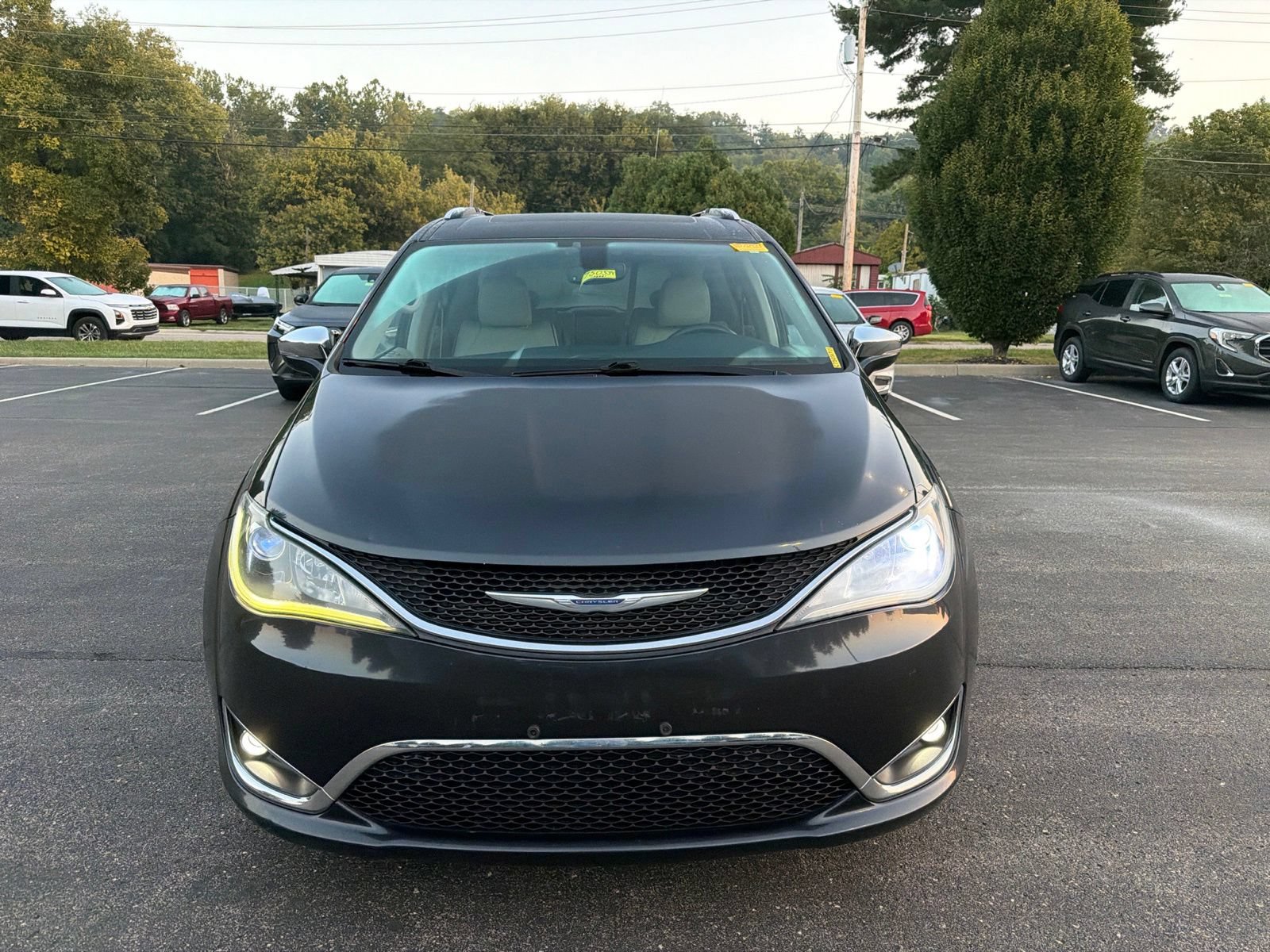 Used 2020 Chrysler Pacifica Limited FWD image 8