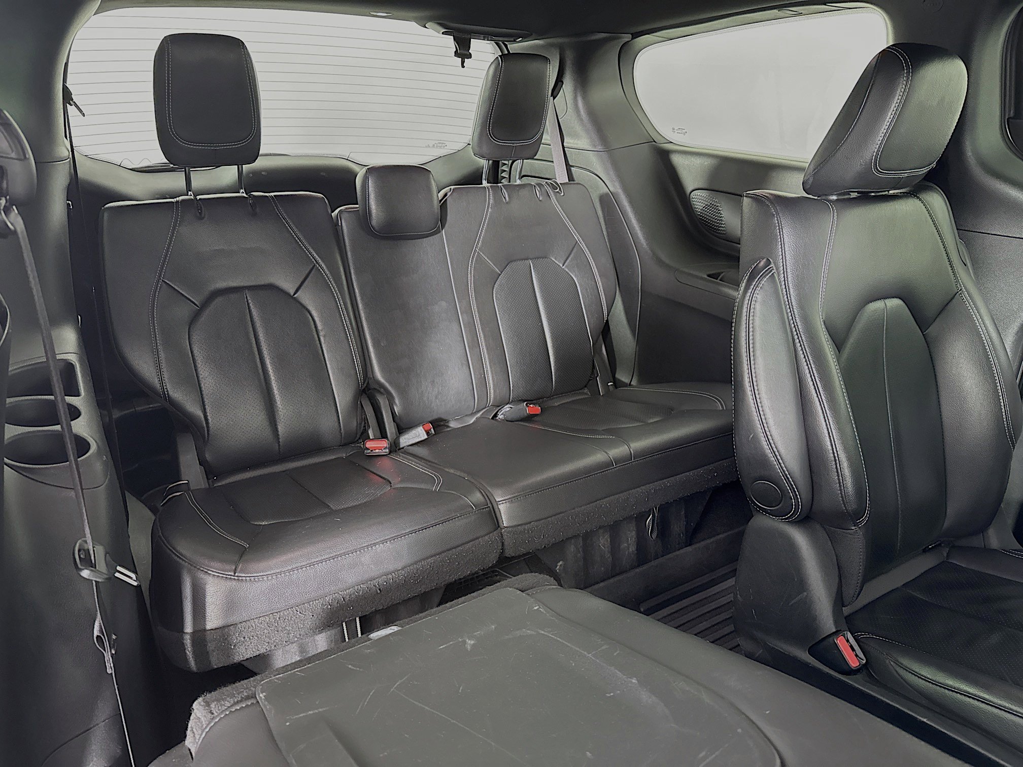 Used 2022 Chrysler Pacifica Touring-L w/ Uconnect Theater Family Group image 28