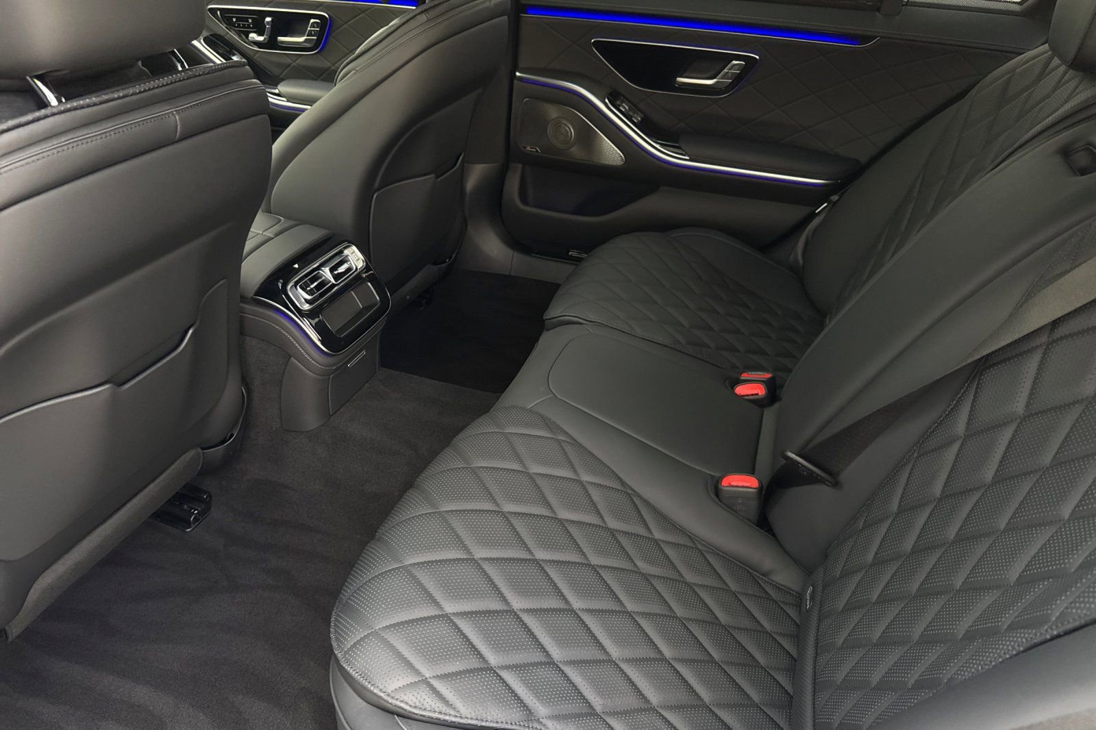 New 2025 Mercedes-Benz S 580 4MATIC Sedan image 12