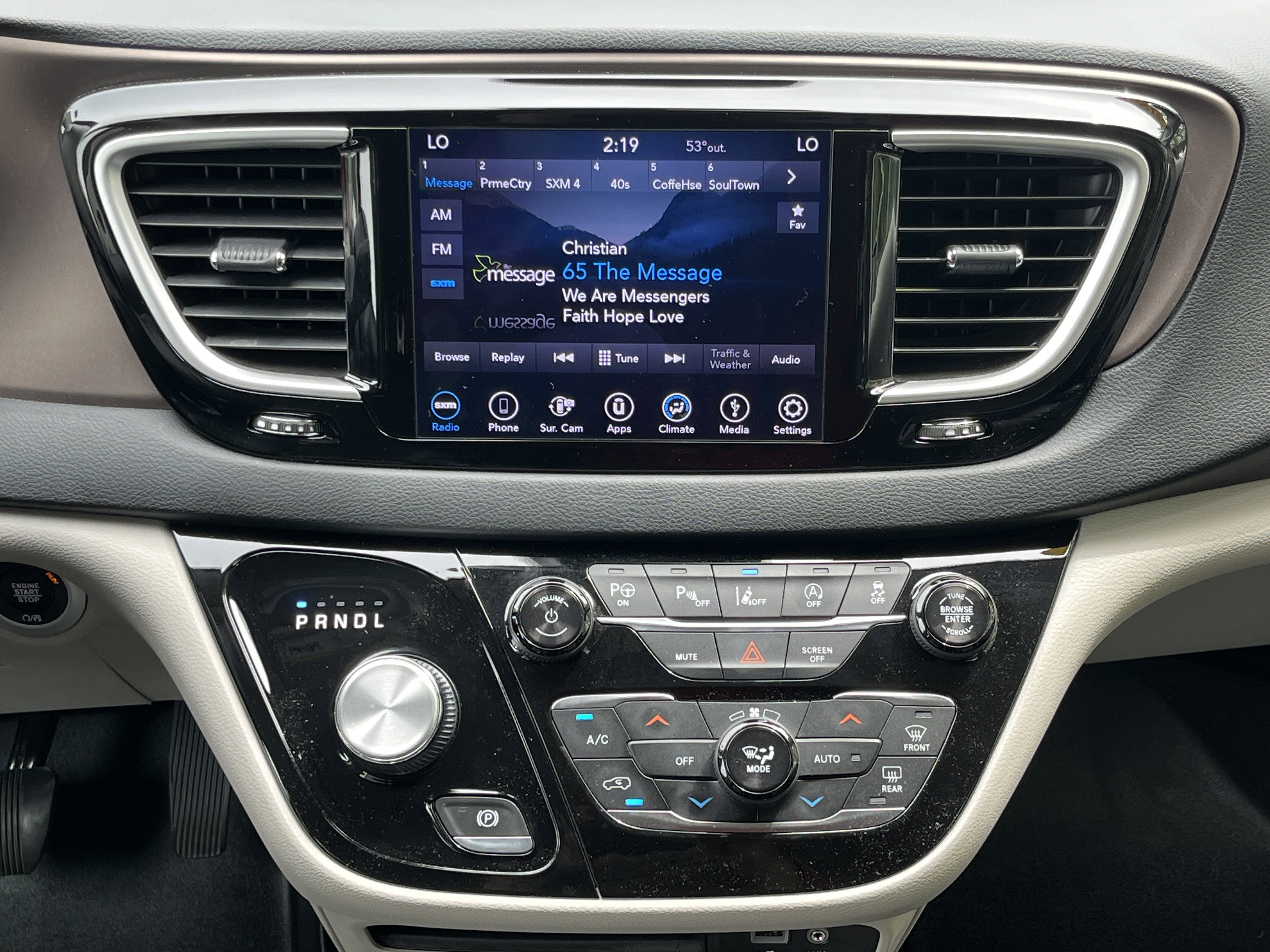 Used 2018 Chrysler Pacifica Touring-L w/ Advanced Safetytec Group image 5