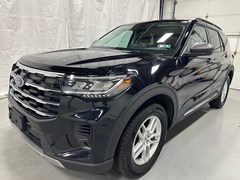 Used 2025 Ford Explorer Active AWD/4WD image 3