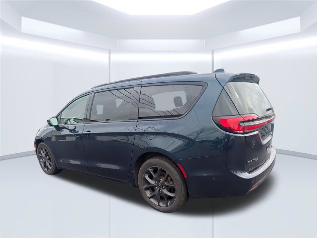 Used 2022 Chrysler Pacifica Limited w/ Uconnect Theater Family Group AWD/4WD image 3