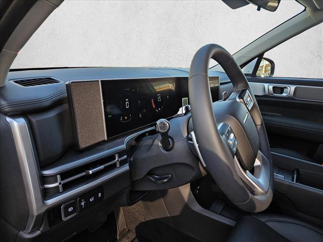 Used 2025 Hyundai Santa Fe SEL FWD image 3