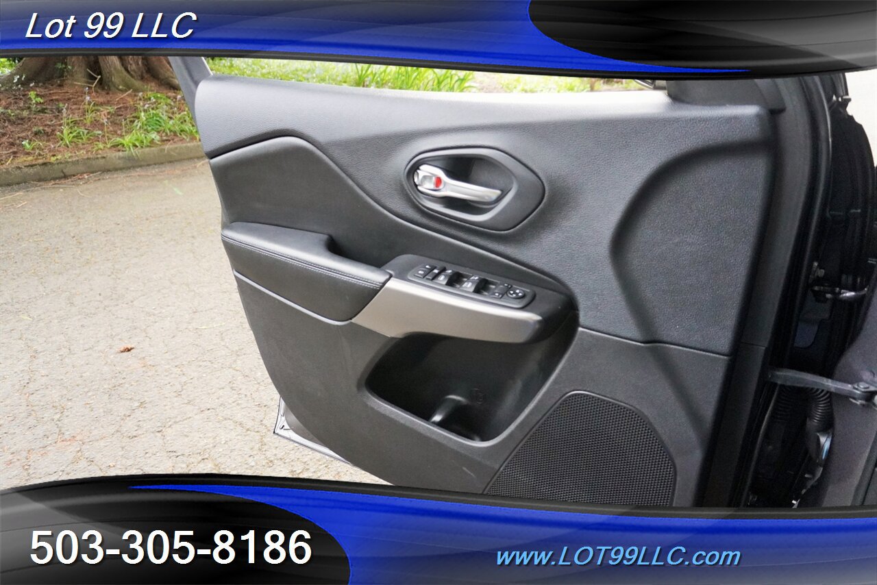 Used 2019 Jeep Cherokee Latitude Plus w/ Cold Weather Group AWD/4WD image 25