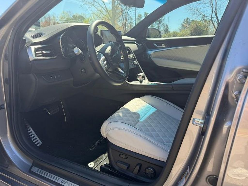 Used 2025 Genesis G70 3.3T Advanced w/ Sport Prestige Package image 4