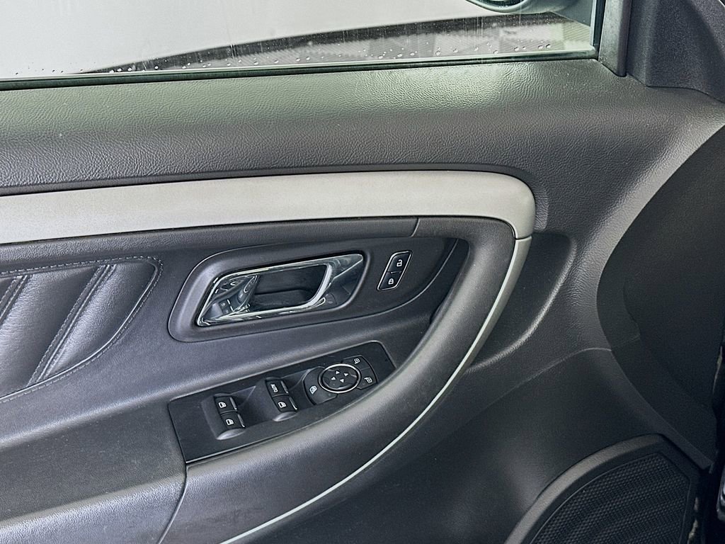 Used 2018 Ford Taurus SEL image 16