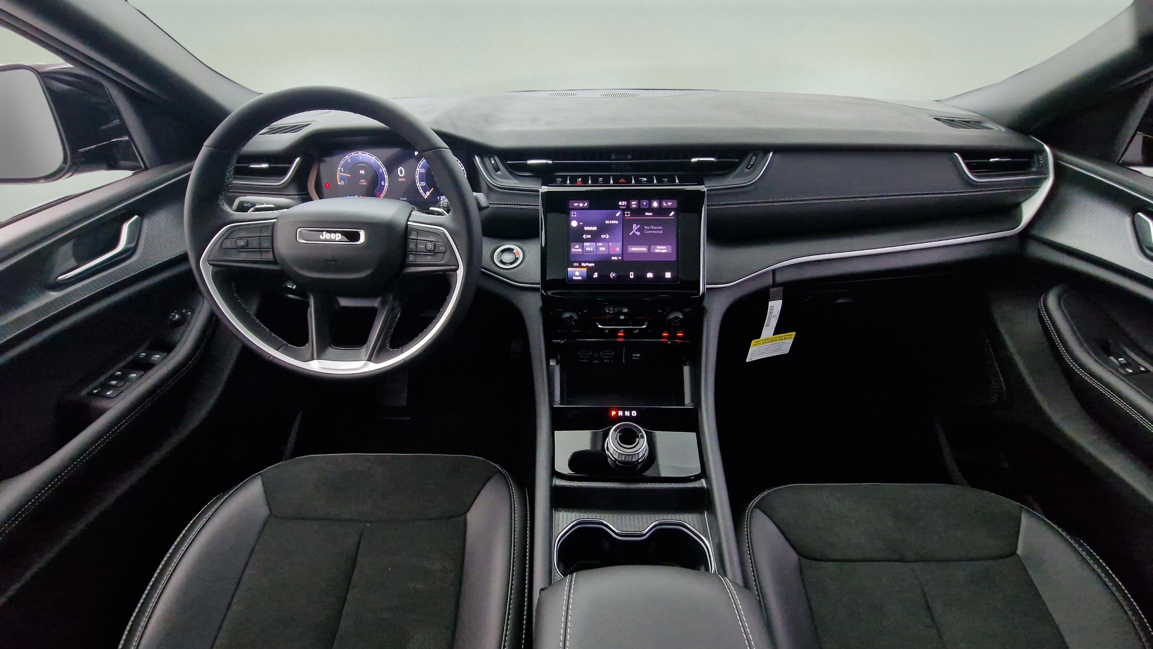 New 2025 Jeep Grand Cherokee Altitude image 9