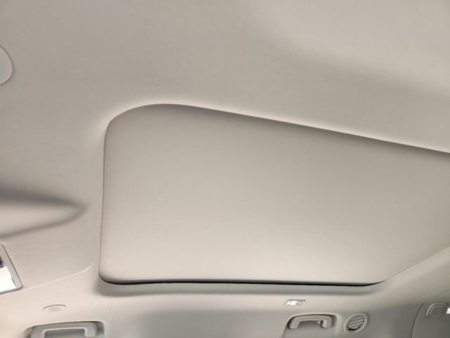 Used 2024 Land Rover Defender 130 S image 18