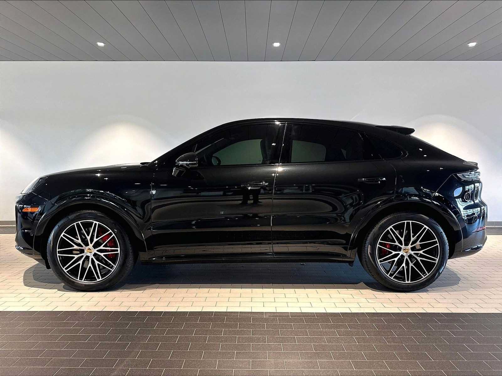 Used 2024 Porsche Cayenne S w/ Premium Package Plus (PP1) AWD/4WD image 2