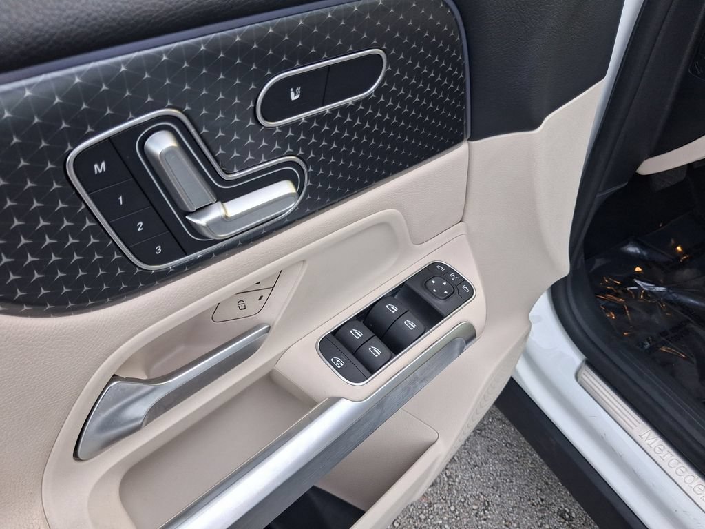 Used 2025 Mercedes-Benz GLB 250 image 18