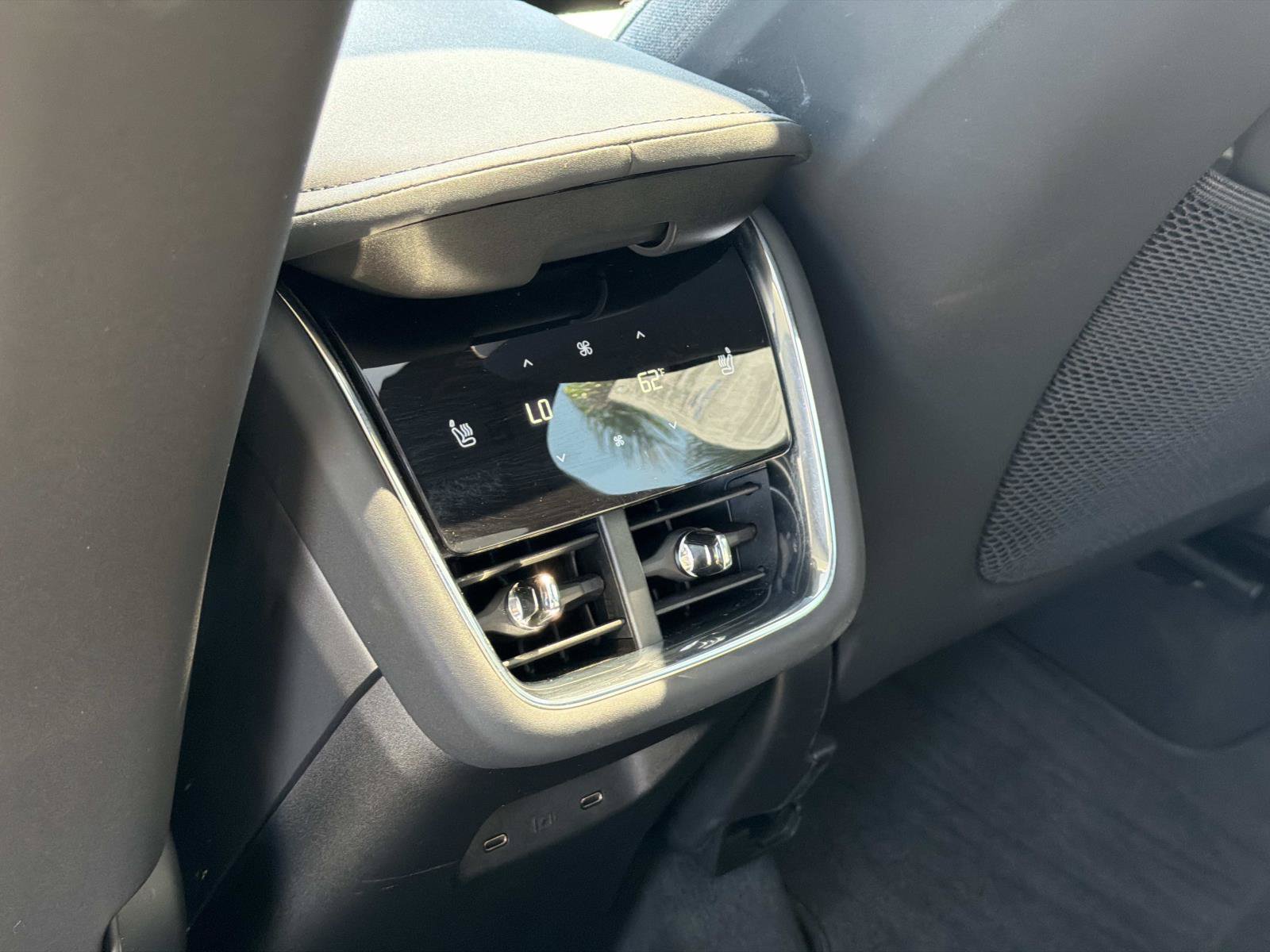 Certified 2025 Volvo EX90 Ultra AWD/4WD image 23