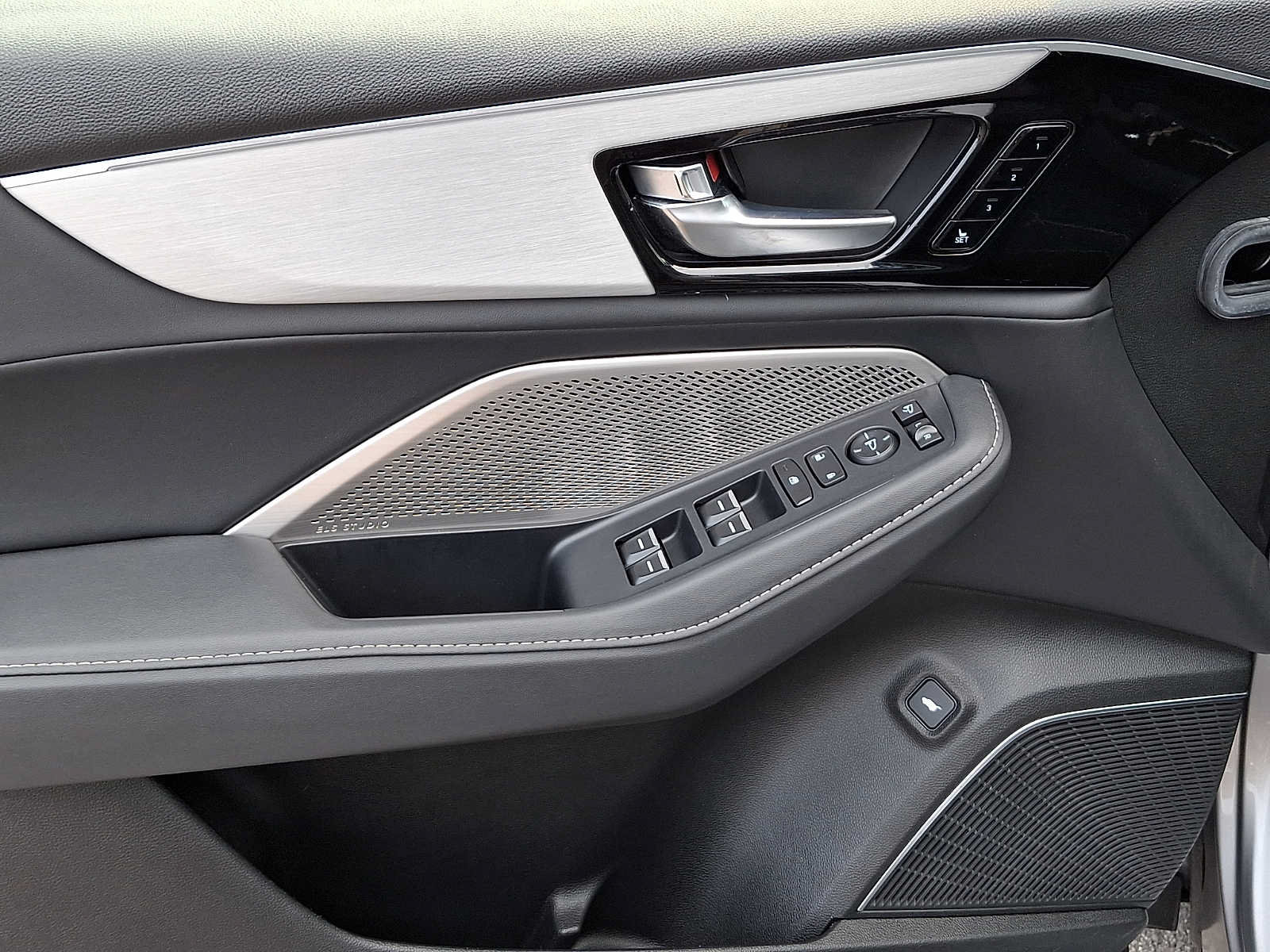 Certified 2024 Acura MDX SH-AWD w/ Technology Package image 13