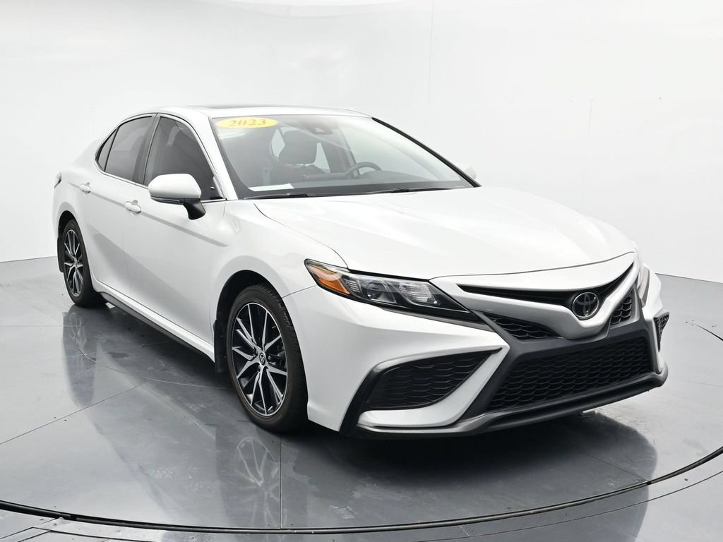Used 2023 Toyota Camry SE w/ Audio Upgrade Package FWD image 2