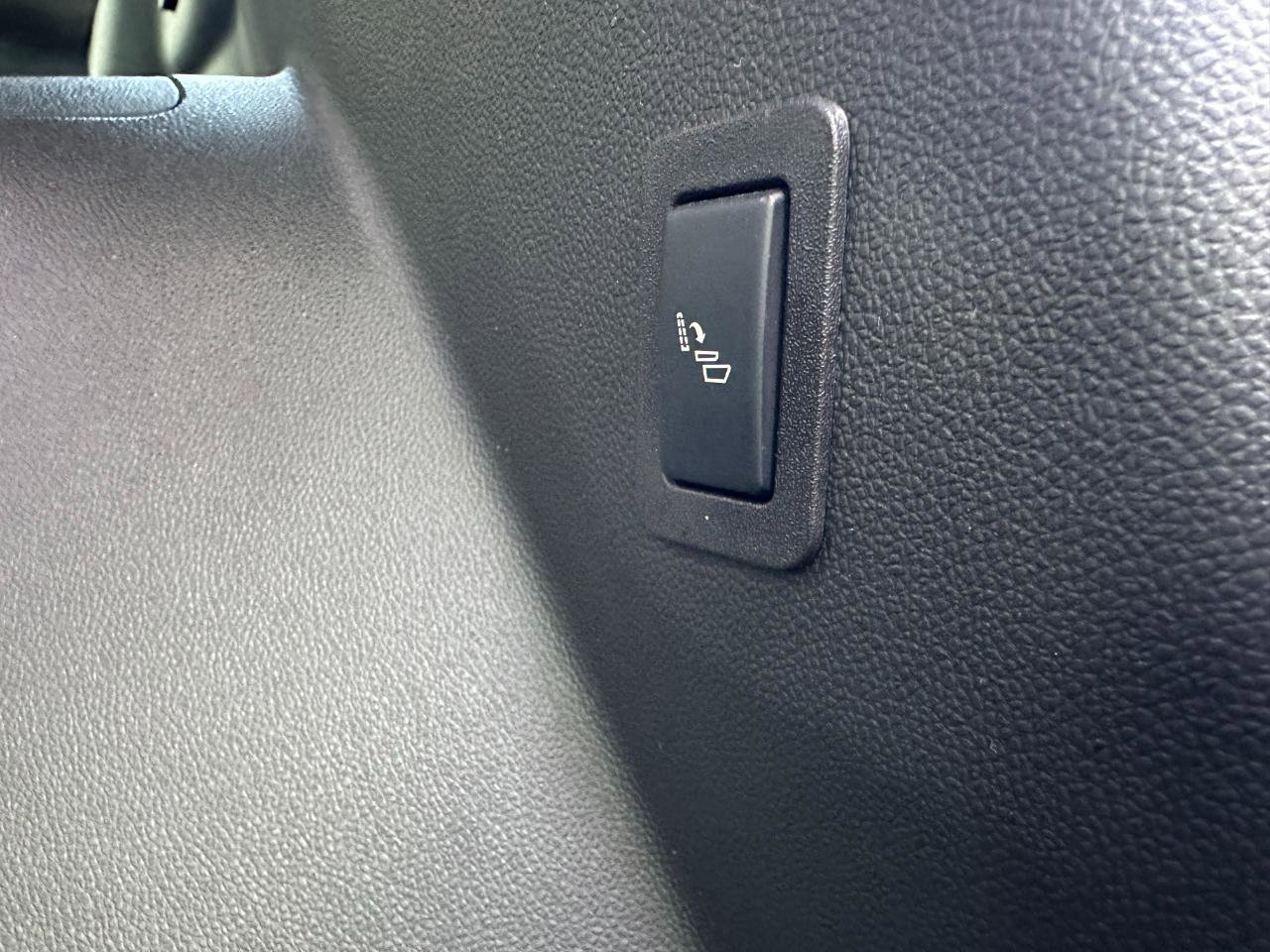 Used 2025 Chevrolet Tahoe Z71 w/ Comfort Package image 26